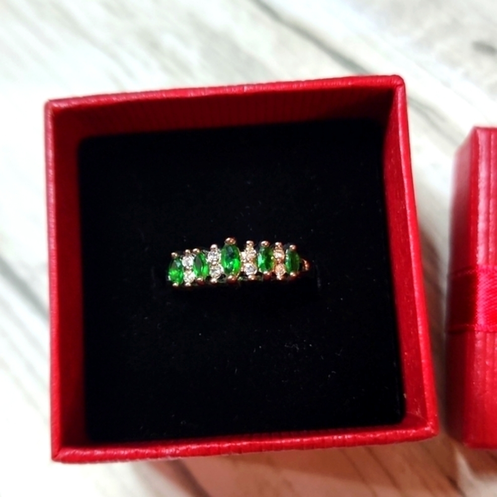 2005 Avon Multi-Marquise May Birthstone Ring